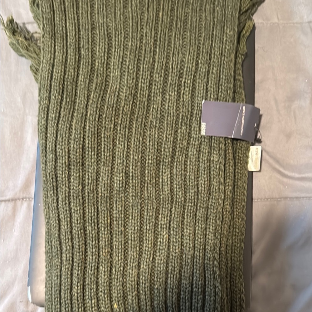 H&M Olive Green Ribbed Scarf